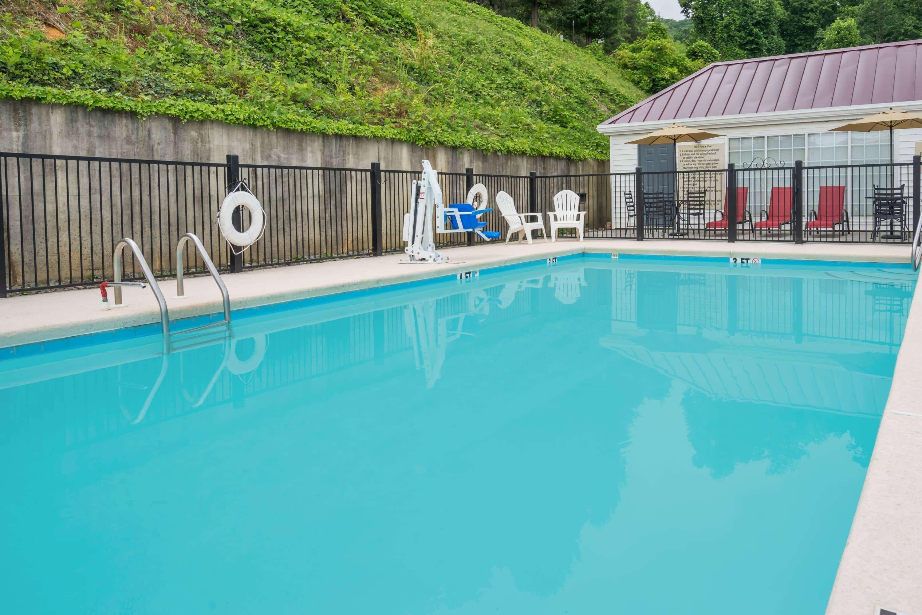 Howard Johnson By Wyndham Dalton Exterior photo