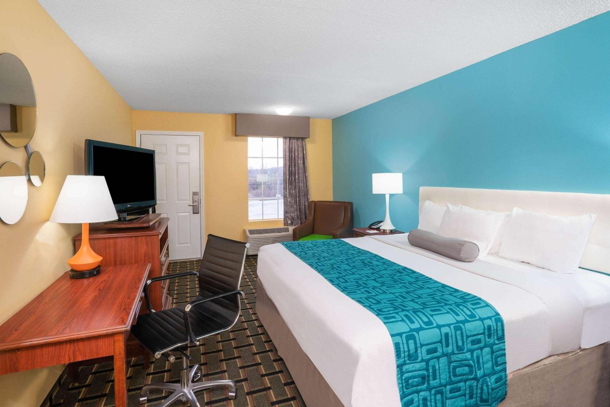 Howard Johnson By Wyndham Dalton Exterior photo
