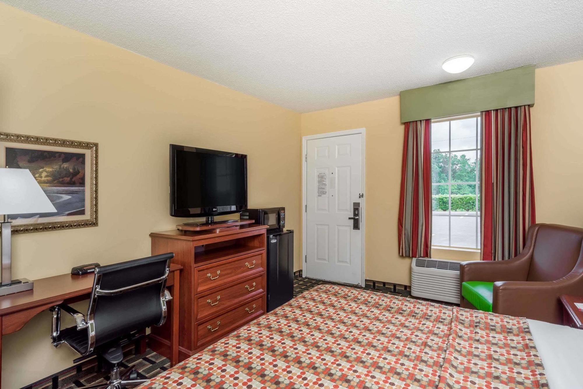 Howard Johnson By Wyndham Dalton Exterior photo